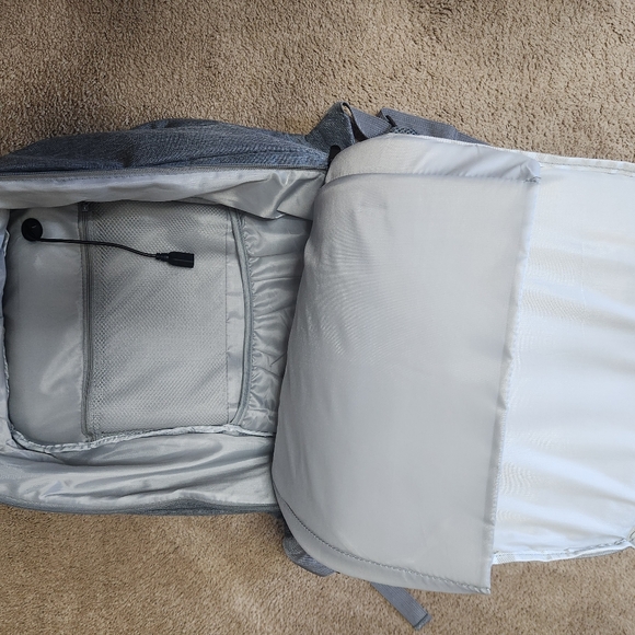 Solar backpack - Picture 3 of 3